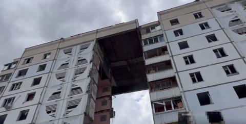 На спасателей, работавших на месте завалов в Белгороде, рухнула крыша