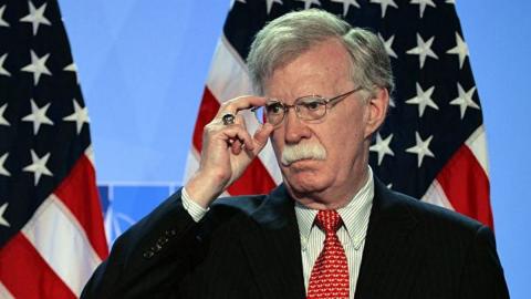 Стал неудобен: Трамп попросил Болтона уйти в отставку