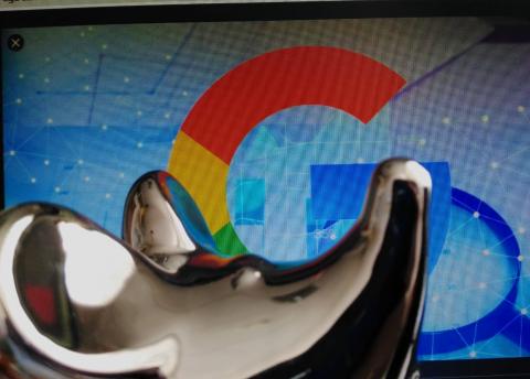 Google продвигает крупных клиентов в поиске