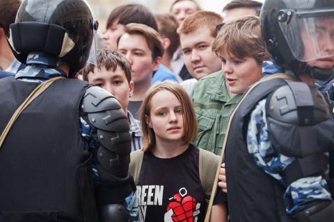 Дети протесты митинг ОМОН