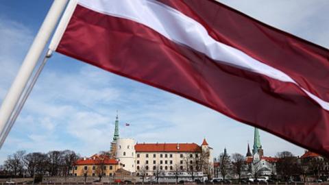 Латвия признала, что не может отказаться от российских лекарств