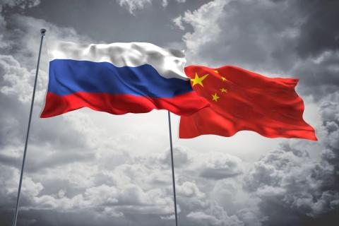 китайский и российский флаги картинка