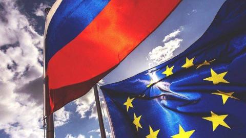 Флаги России и ЕС