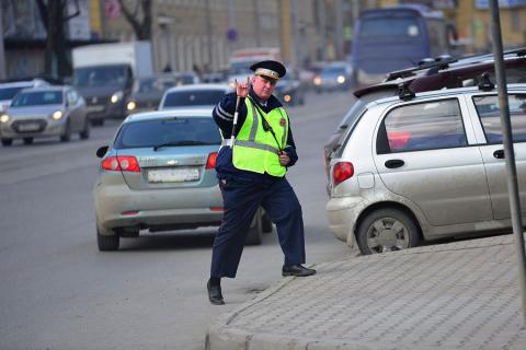 Когда сотрудник ДПС накажет без нарушения ПДД: 6 поводов для штрафа и лишения прав Когда сотрудник ДПС накажет без нарушения ПДД: 6 поводов для штрафа и лишения прав