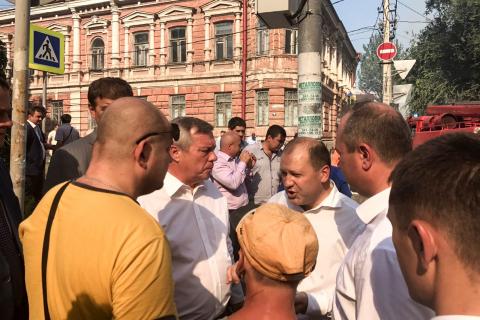 Пожар в центре Ростова вышел из-под контроля Пожар в центре Ростова вышел из-под контроля