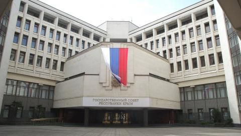 Крымский парламент единогласно избрал Аксенова главой региона