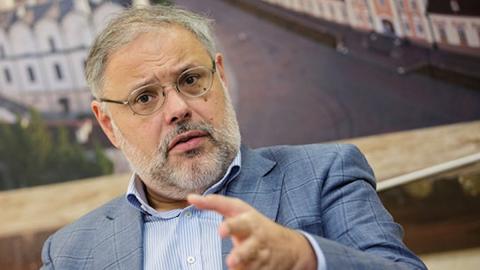 Хазин Путин объявит о политического курса в России