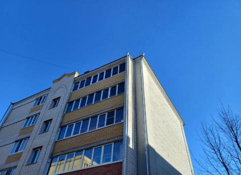 В Челябинске 2-летняя девочка погибла после падения с балкона