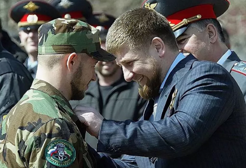 Чечня снова заказала золотые медали имени Кадырова с бриллиантами и рубинами