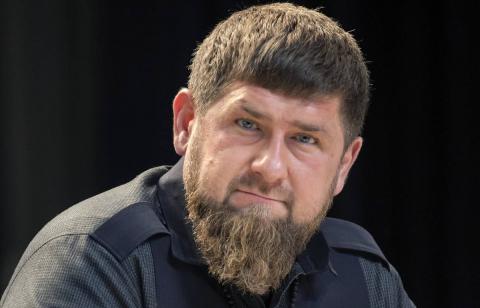 «Опозорился на весь мир»: Чеченцу пришлось извиниться перед Кадыровым за фото с дочерью
