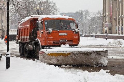 Дорожные службы продолжают расчищать снег на Кубани