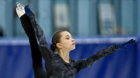 Ученица Тутберидзе Валиева прыгнула тройной аксель