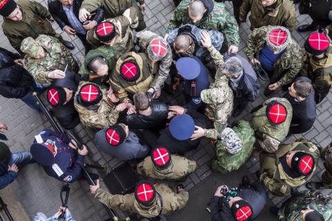 В Ростове-на-Дону казаки заблокировали волонтеров Навального в гостинице