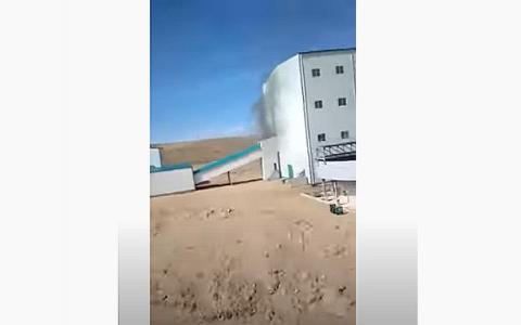 Здание золотоизвлекательной фабрики в Джеруе, Киргизия