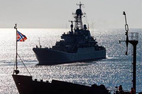 самолёт США атаковал корабли России 