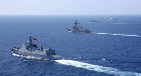 военные корабли в Южно-Китайском море картинка