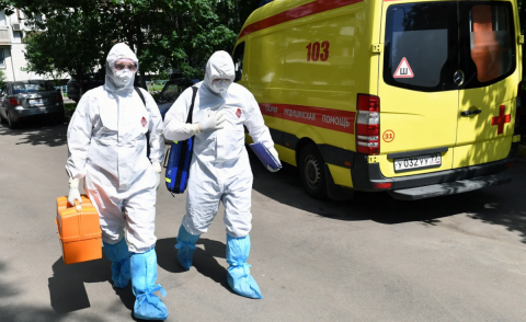 Эпидемиолог Горелов предсказал еще три года пандемии коронавируса в России
