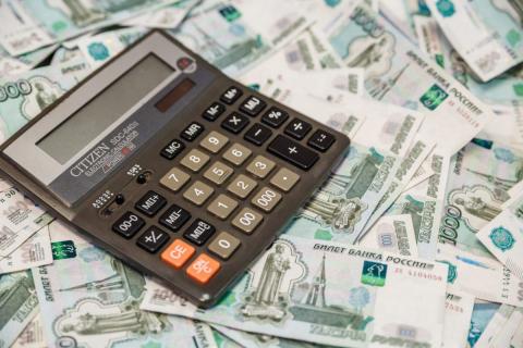 Каждому второму российскому заемщику приходится отдавать половину своих доходов за кредиты