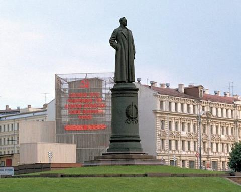 Памятник Дзержинскому