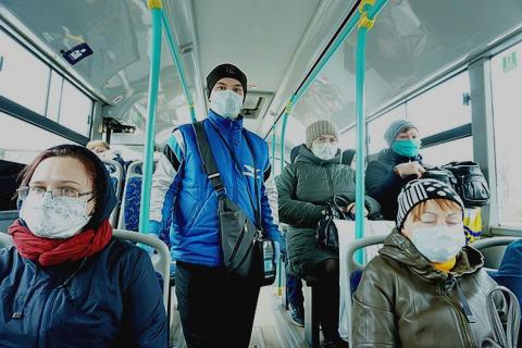 пассажиры в автобусе картинка
