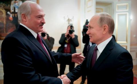 Как Лукашенко жестом проигнорировал слова Путина о реформе