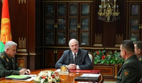 Лукашенко пообещал США “адекватный ответ” на размещение танков в Литве