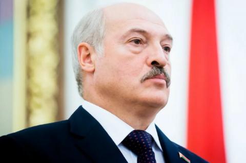 Глава Белоруссии Александр Лукашенко и его собака