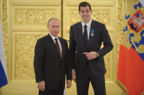 Паспорт США у Малкина возмутил россиян