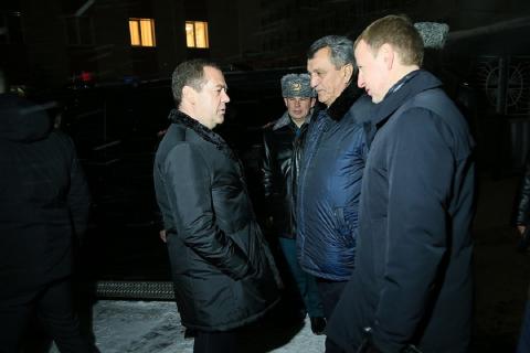 Алтайская пенсионерка на коленях просила Медведева о горячей воде в доме