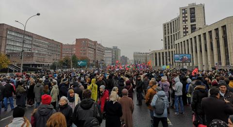 "Отпускай": согласованный митинг в поддержку фигурантов «московского дела» проходит в столице