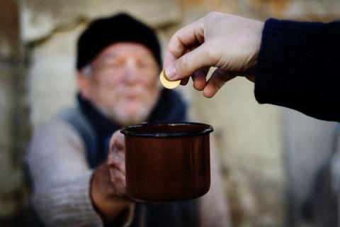 Смогут ли власти регионов снова снизить пенсии нищим пенсионерам Пенсионный маневр в законе: смогут ли власти регионов снова снизить пенсии нищим пенсионерам