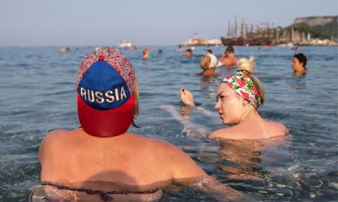 женщины в море