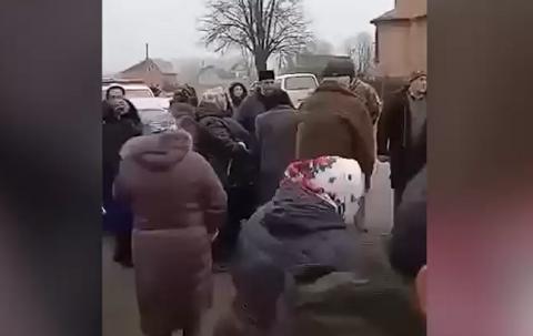 Жители села Ропча дали отпор военным ВСУ, защитив мобилизованных