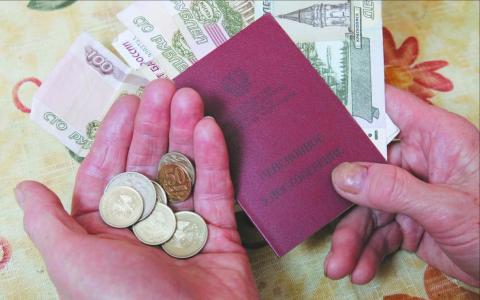Индексация пенсий работающим и неработающим пенсионерам в 2018-2019 году: прибавка и перерасчет с 1 августа, влияние пенсионного возраста Индексация пенсий работающим и неработающим пенсионерам в 2018-2019 году: прибавка и перерасчет с 1 августа, влияние пенсионного возраста