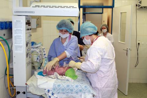 младенец погиб после домашних родов