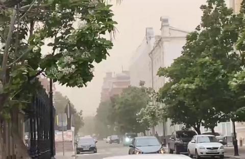 В Астрахань пришла пыльная буря