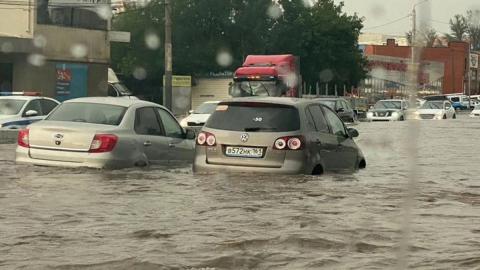 Машины тонут в воде