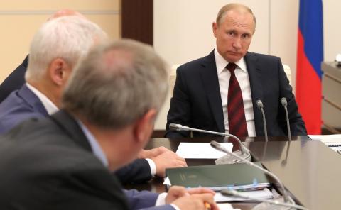 В Кремле прокомментировали повышение пенсионного возраста еще на три года