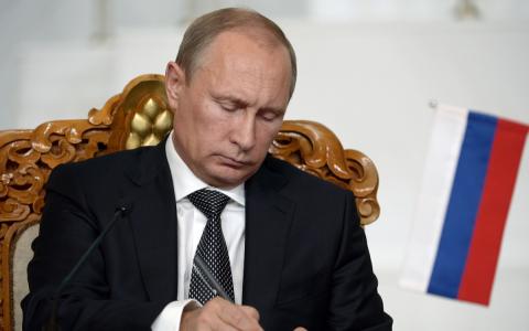 Путин сократил рабочий день сельским женщинам