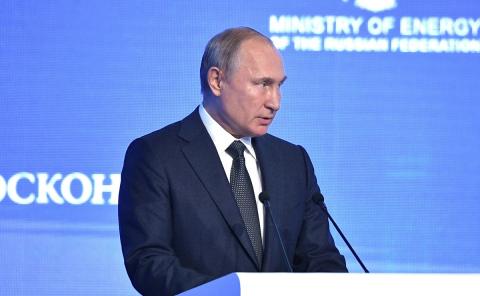 Путин заявил, что США «своими руками уничтожают доллар»