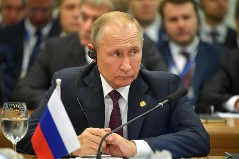 Путин предложил участникам БРИКС рассчитываться рублем