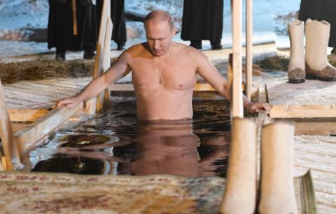 Путин принял участие в купаниях на Крещение