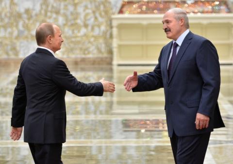 Политолог Мартинович высказал мнение об истинной стратегии Путина в отношении Белоруссии