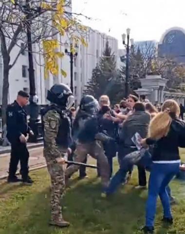 Разгон протестующих в Хабаровске