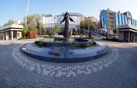 Памятник Ростовчанка, Ростов-на-Дону