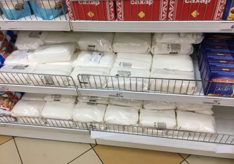 В Ростове продажу ограниченного количества сахара в одни руки назвали борьбой с перекупщиками