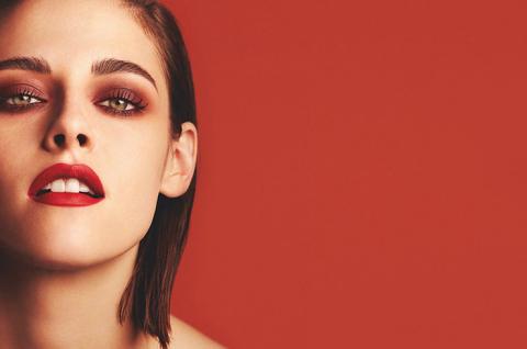Самый модный макияж этой осени: как сделать красный smoky eyes и не «облажаться» Самый модный макияж : красный smoky eyes