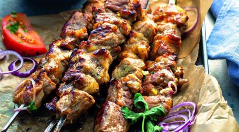 Шашлык из свинины: самый вкусный рецепт, чтобы мясо получилось мягким и сочным Шашлык из свинины: самый вкусный рецепт, чтобы мясо получилось мягким и сочным
