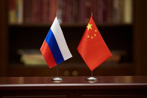 Флаги России и КНР