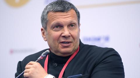 Соловьёв журналист улыбается